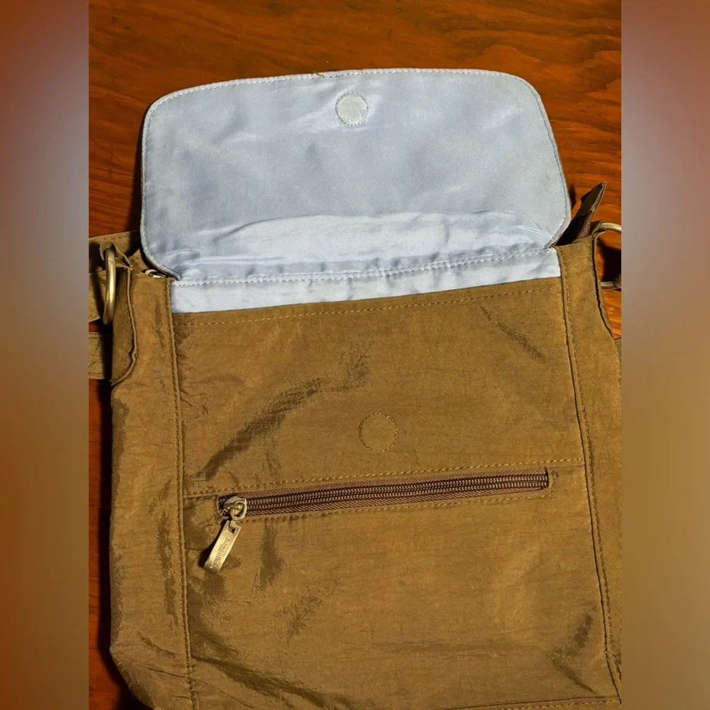 Baggallini olive crossbody bag w/adjustable strap - Picture 5 of 12